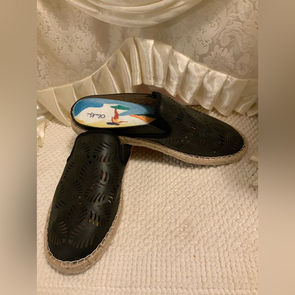 OLUKAI - Picture 2 of 7